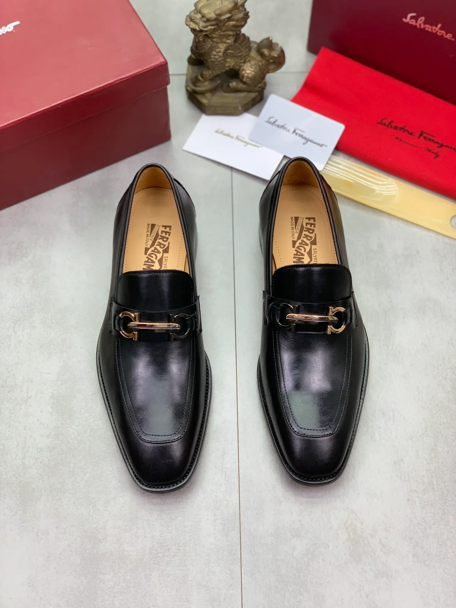 Men's men's shoes 💰P460💰[New style]🆘 Water-dyed cow lining [Ferragamo] Ferragamo's latest men's over-the-foot business leather shoes🇨🇳Official website original 1:1 molding💯The first layer is made of Italian imported calfskin➕Luxurious genuine cowhide lining, soft and comfortable🌴High-end atmosphere, the first choice for men with high taste🍍38-45 Black 🉑️Select